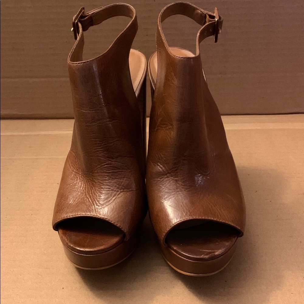 Luggage or Cognac platform